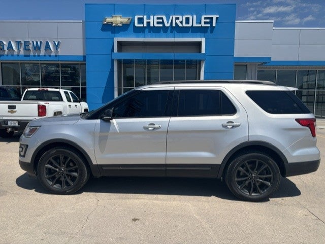 2017 Ford Explorer XLT in Other — front three-quarter view