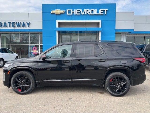 2023 Chevrolet Traverse Premier in Mosaic Black Metallic — front three-quarter view