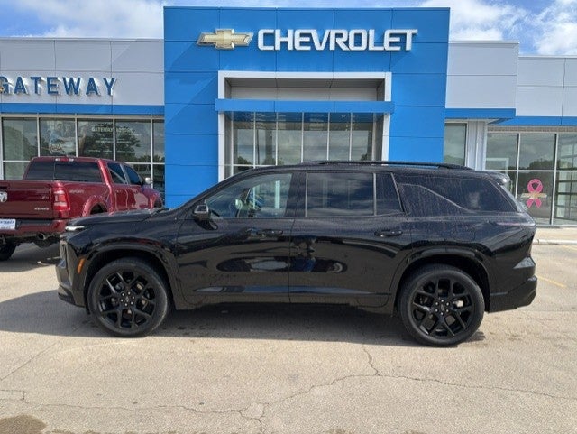 2024 Chevrolet Traverse RS in Mosaic Black Metallic — front three-quarter view