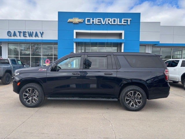 2022 Chevrolet Suburban Z71 in Midnight Blue Metallic — front three-quarter view