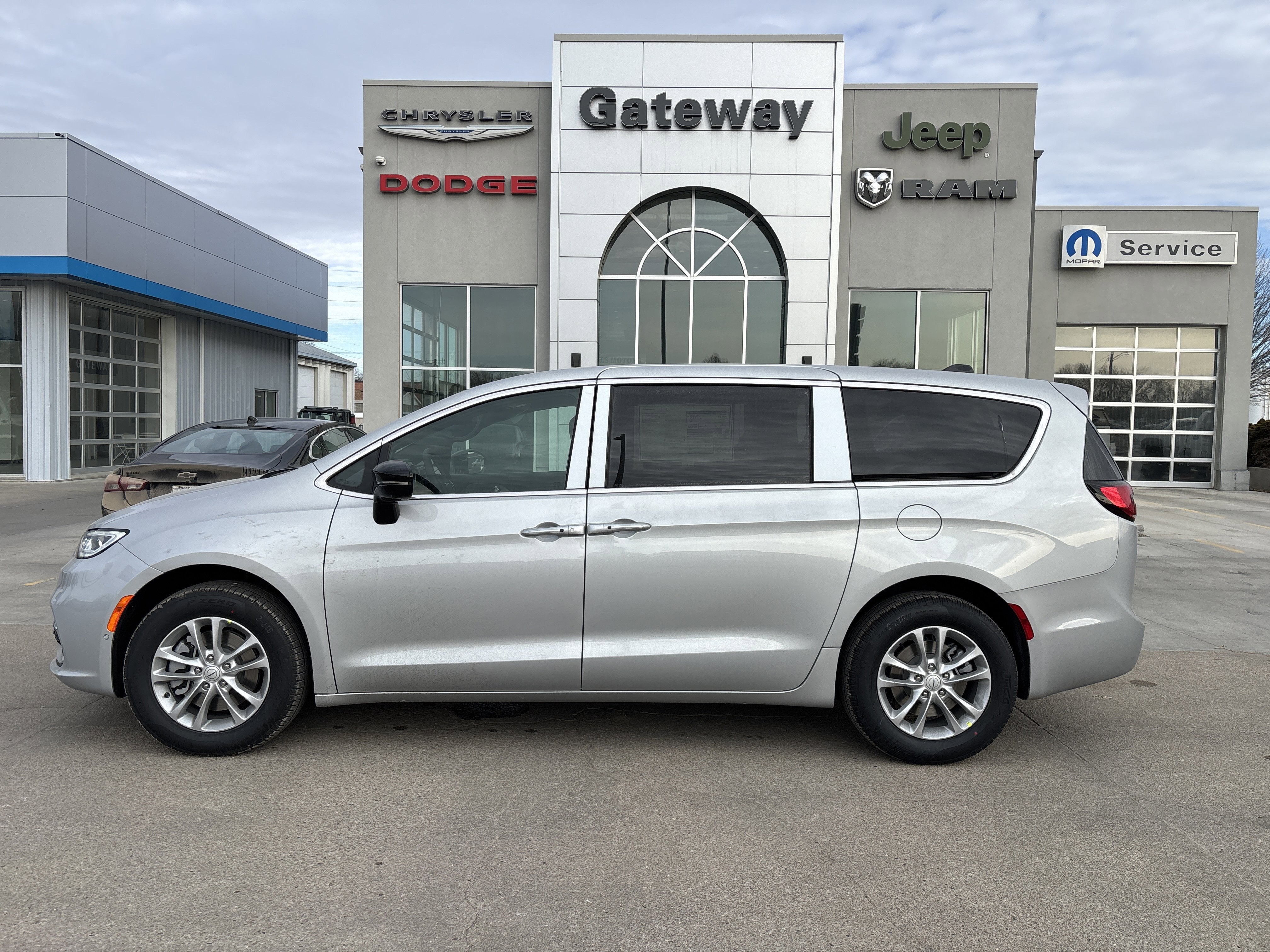 2026 Chrysler Pacifica PACIFICA SELECT AWD in Silver Mist Clear-Coat Exterior Paint — front three-quarter view